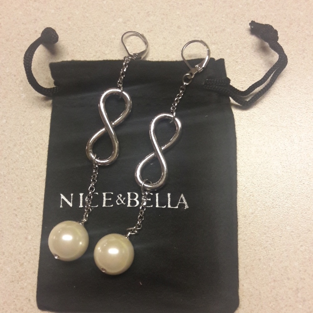 Nice and Bella pearl earrings